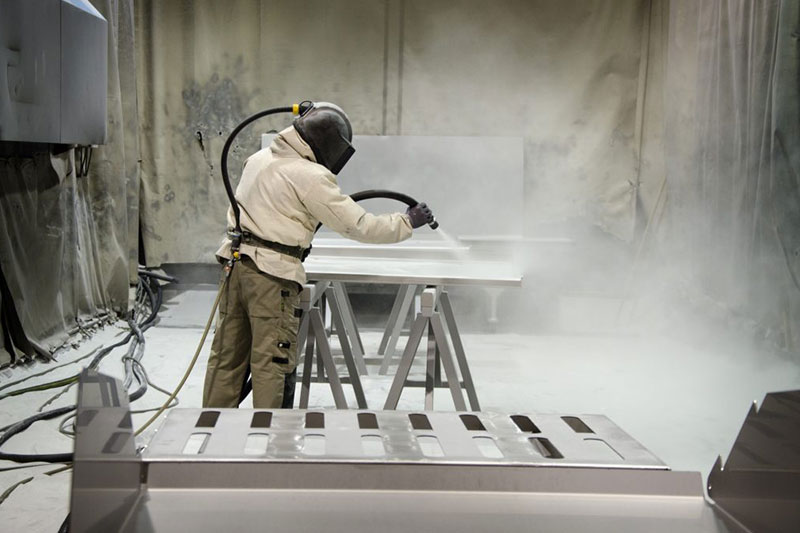 چرا در فرآیند تکمیل باید سندبلاست را در نظر بگیرید؟