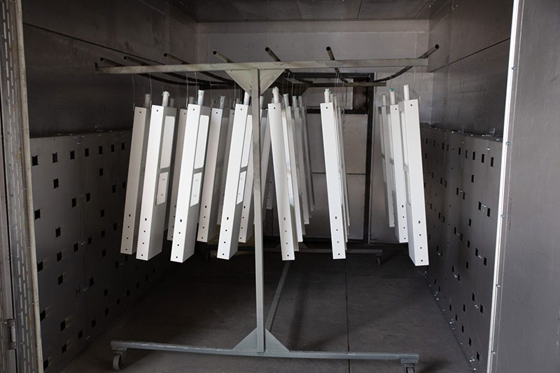 چگونه خدمات رنگ پودری به کاهش هزینه‌های نگهداری صنعتی کمک می‌کند